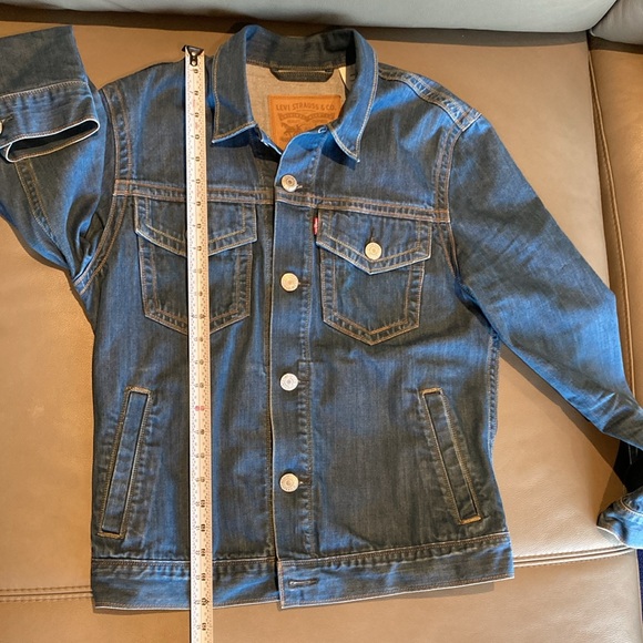 Levi’s Denim Trucker Jacket - Picture 7 of 7